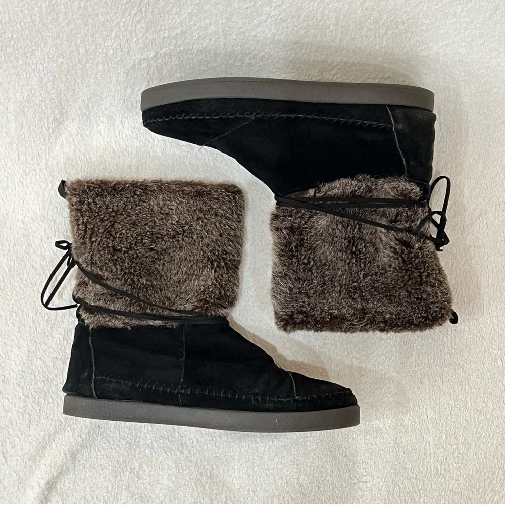 TOMS Nepal Black Suede Faux Fur Moccasin Boot Size 10